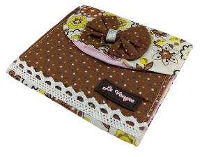 PORTA ABSORVENTE MARROM COM RENDA E 3 COMPARTIMENTOS - TAM: (11,00 X 9,00) CM -  REF:11410107-MR