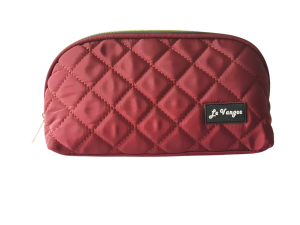 >> NECESSAIRE DE  POLIÉSTER VINHO MATELASSÊ FORMATO RETANGULAR E ZÍPER METÁLICO - LE VANGEE - Tam: (21 x 12 x 9) cm - Ref: 54054 (EAN13:7899700505341)